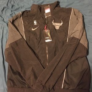 NEVER WORN Chicago Bulls Nike windbreaker
